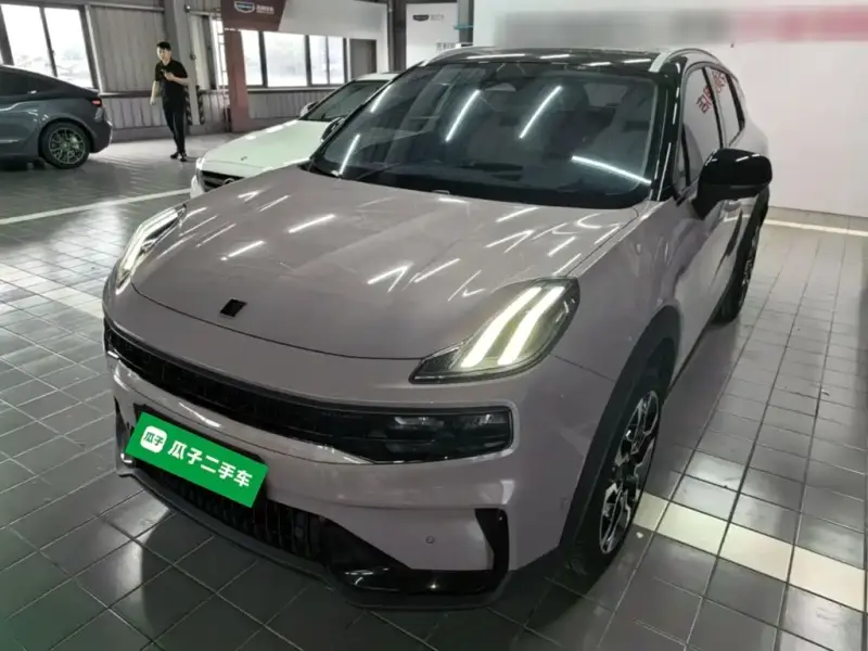 Lynk & Co 06