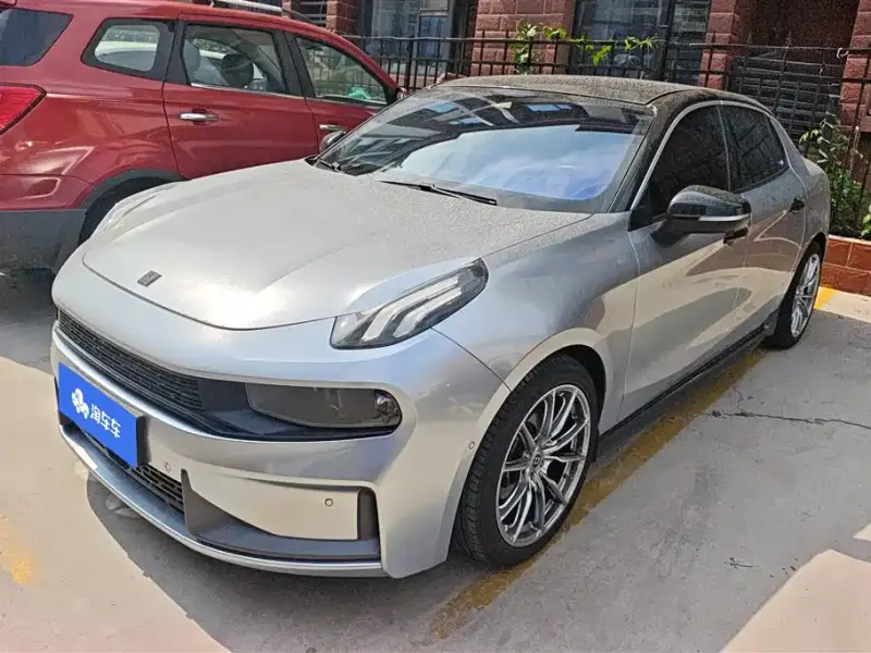 Lynk & Co 03
