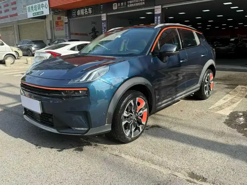Lynk & Co 06