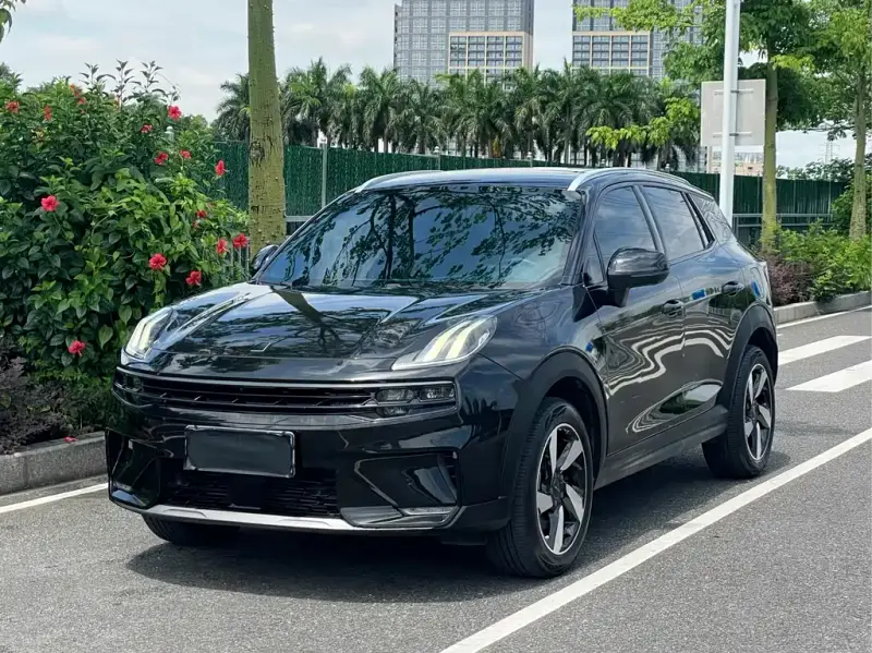 Lynk & Co 06