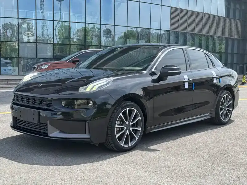 Lynk & Co 03