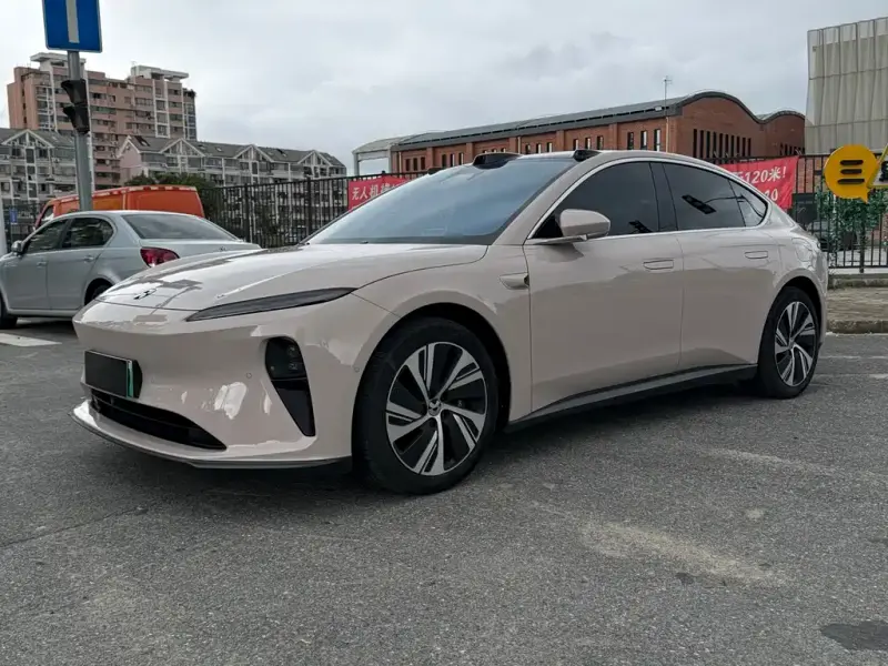 NIO ET5