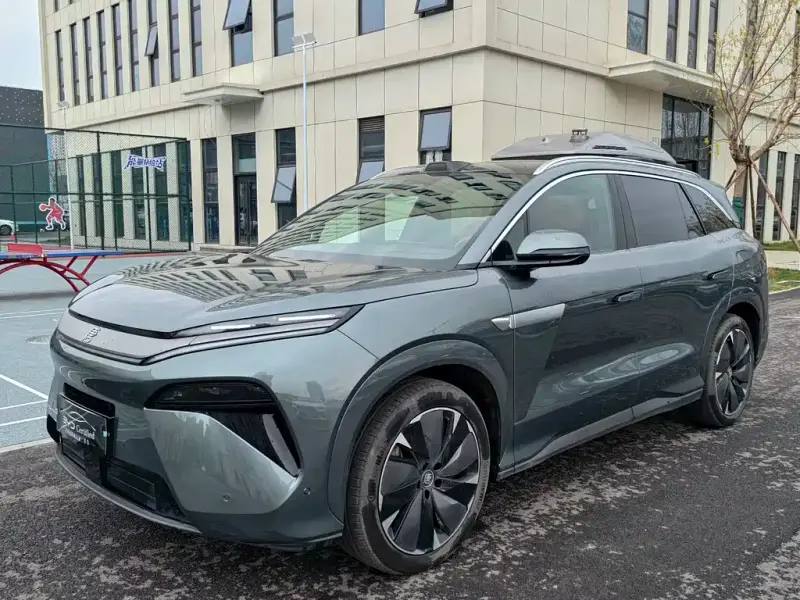 BYD Tang L