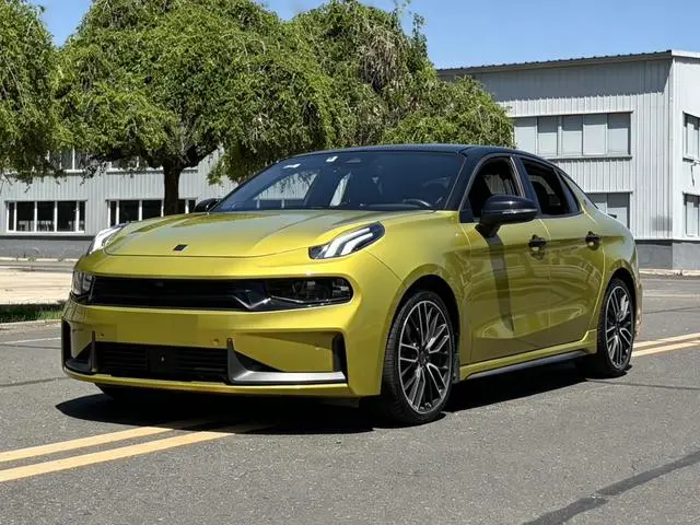 Lynk & Co 03