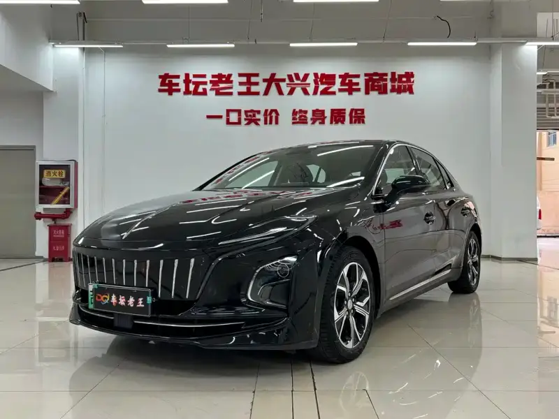 Hongqi E-QM5