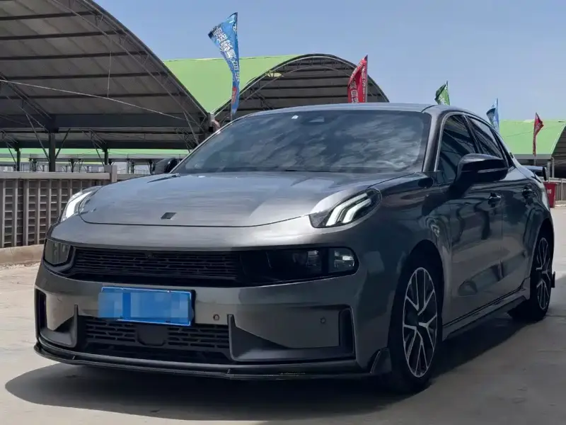 Lynk & Co 03