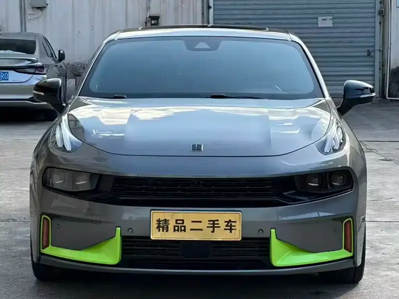 Lynk & Co 03