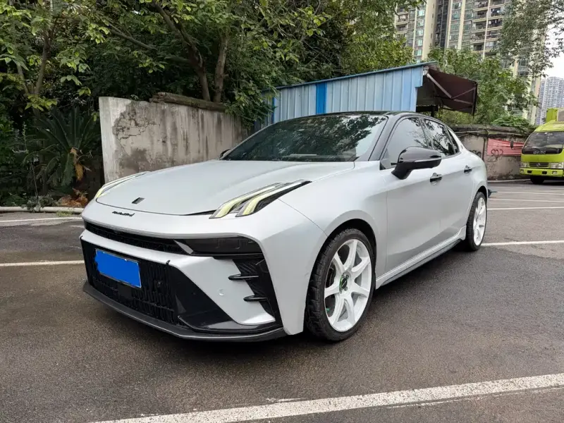 Lynk & Co 03