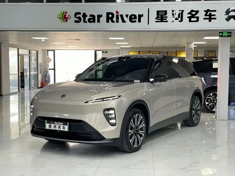NIO ES8