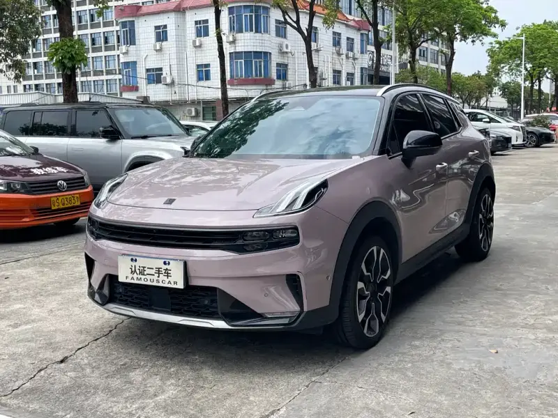 Lynk & Co 06