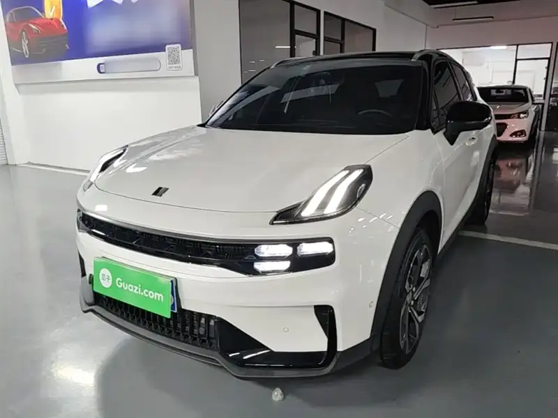 Lynk & Co 06
