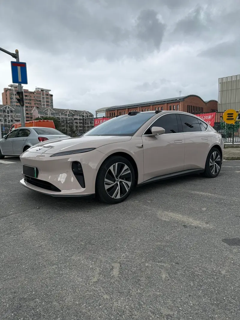 NIO ET5