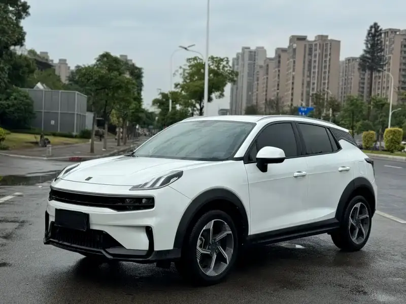 Lynk & Co 06