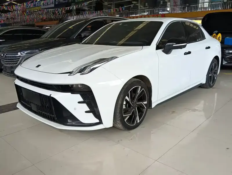 Lynk & Co 03