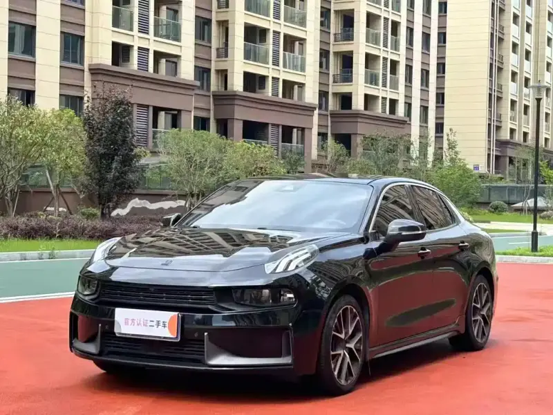 Lynk & Co 03