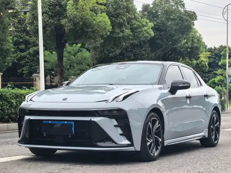 Lynk & Co 03