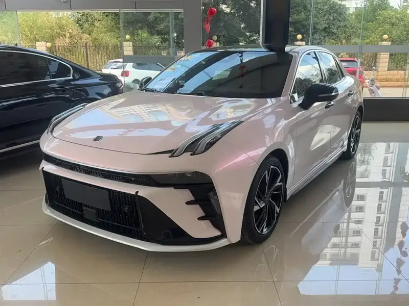 Lynk & Co 03