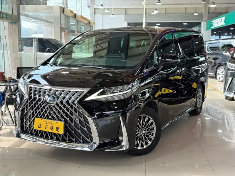 Lexus LM