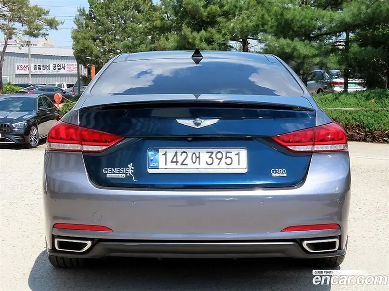 Hyundai Genesis