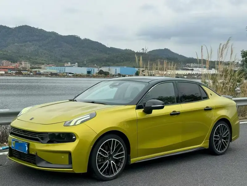 Lynk & Co 03