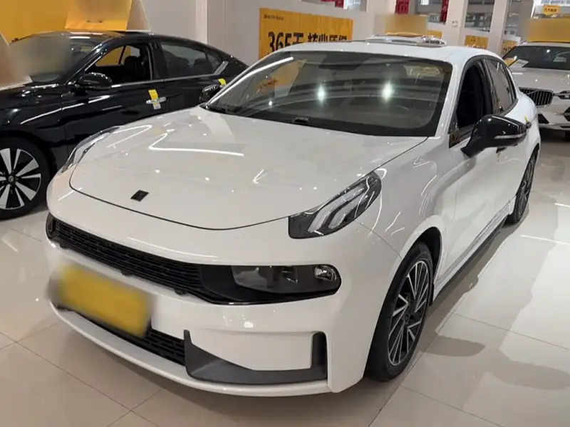 Lynk & Co 03