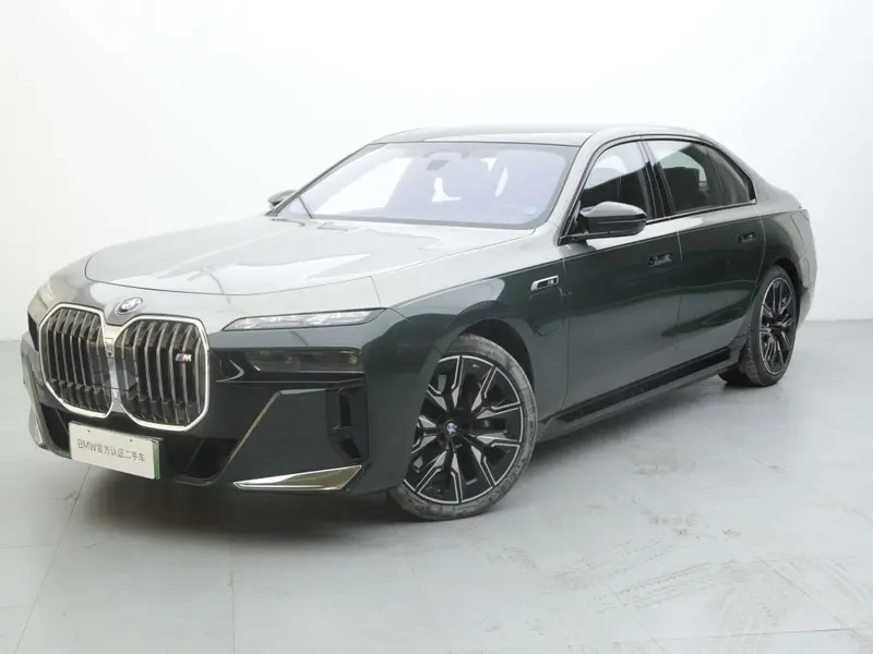 BMW i7