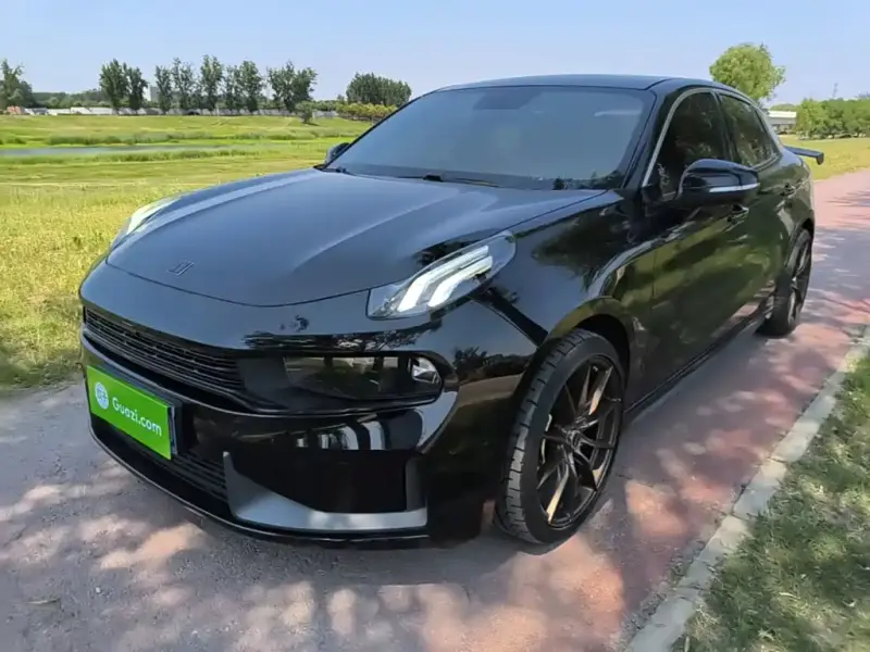 Lynk & Co 03