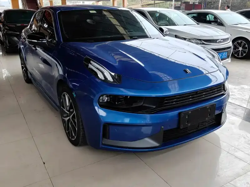 Lynk & Co 03