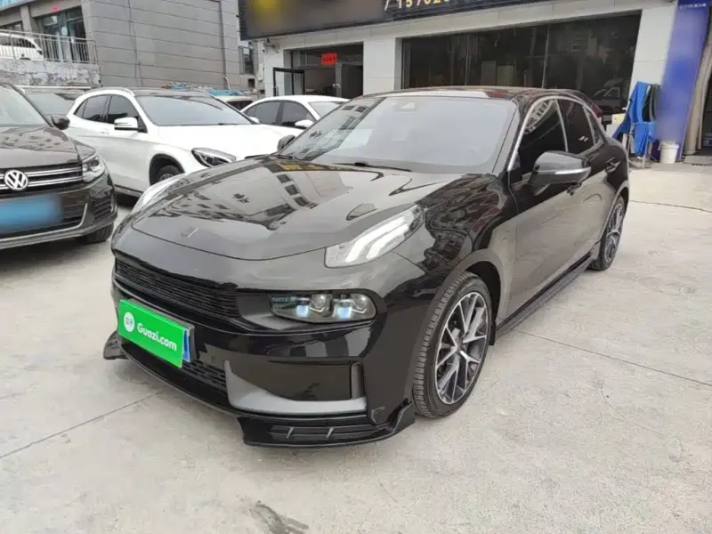 Lynk & Co 03