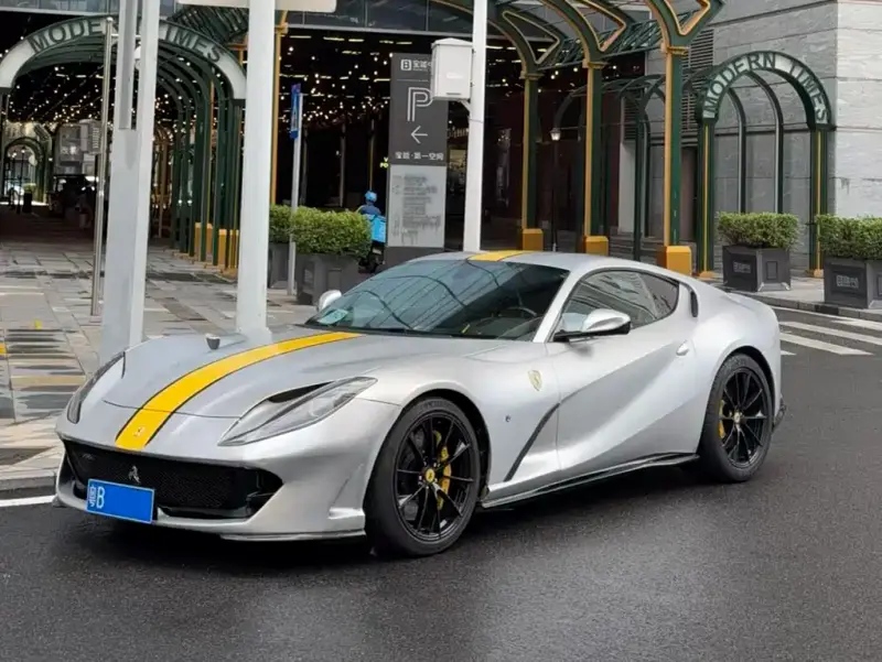 Ferrari 812