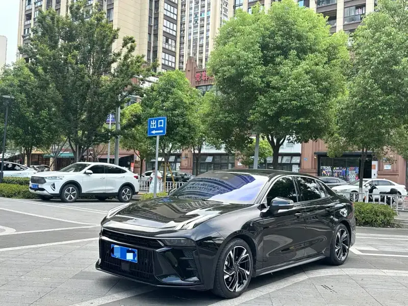 Lynk & Co 03