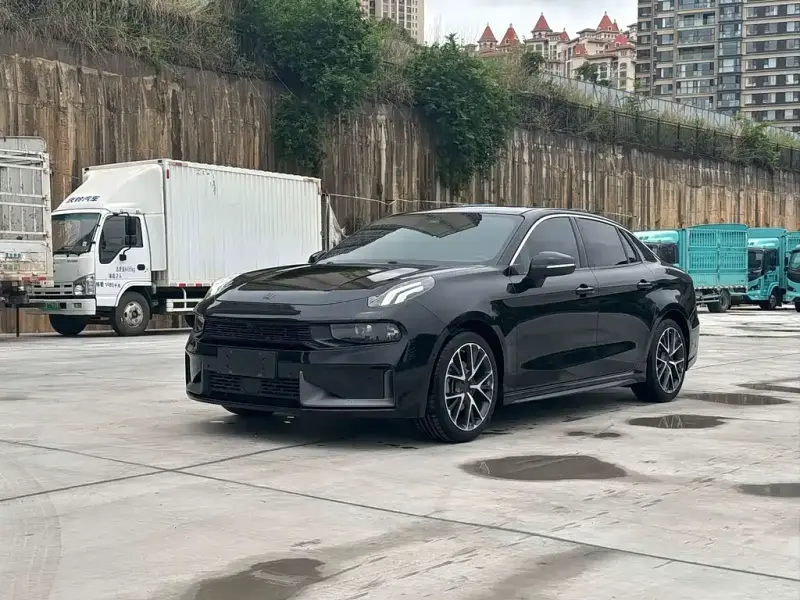 Lynk & Co 03