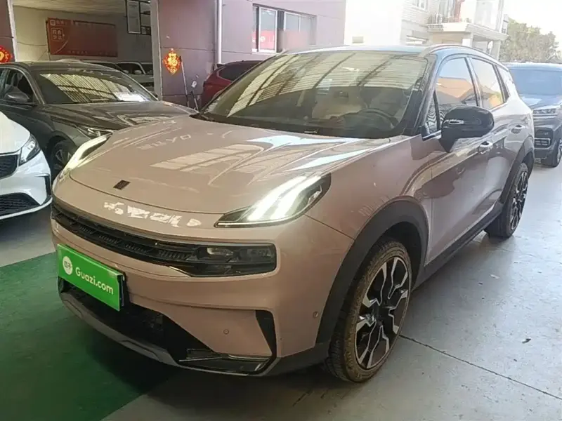 Lynk & Co 06