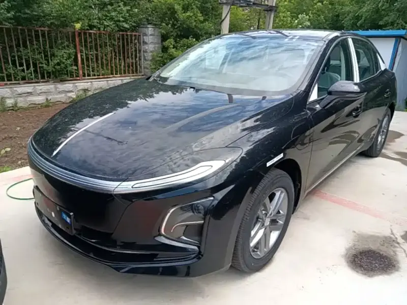 Hongqi E-QM5