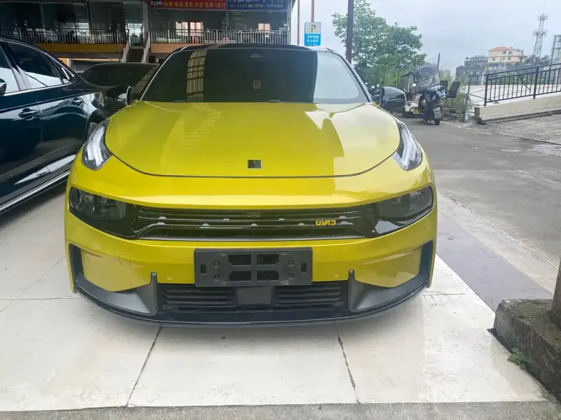 Lynk & Co 03