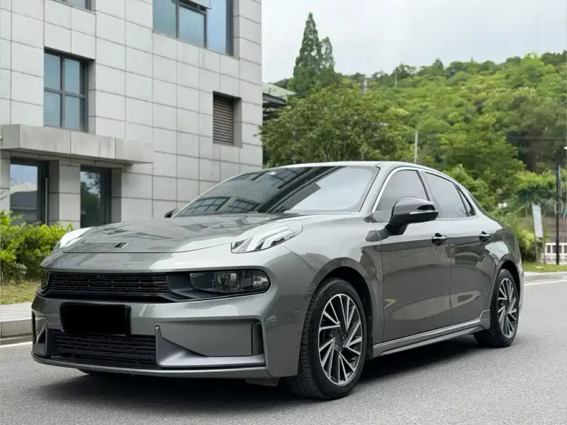 Lynk & Co 03