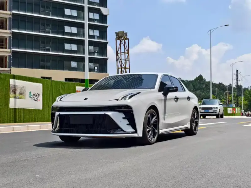 Lynk & Co 03