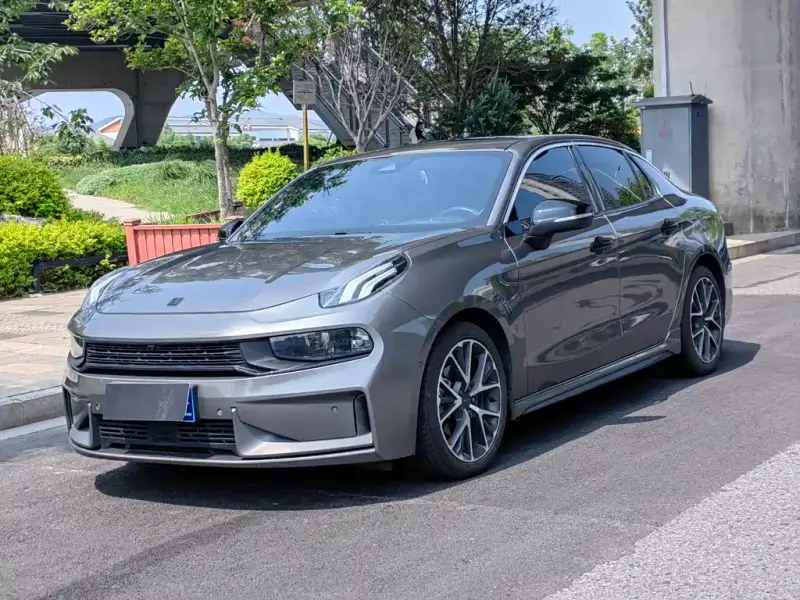 Lynk & Co 03