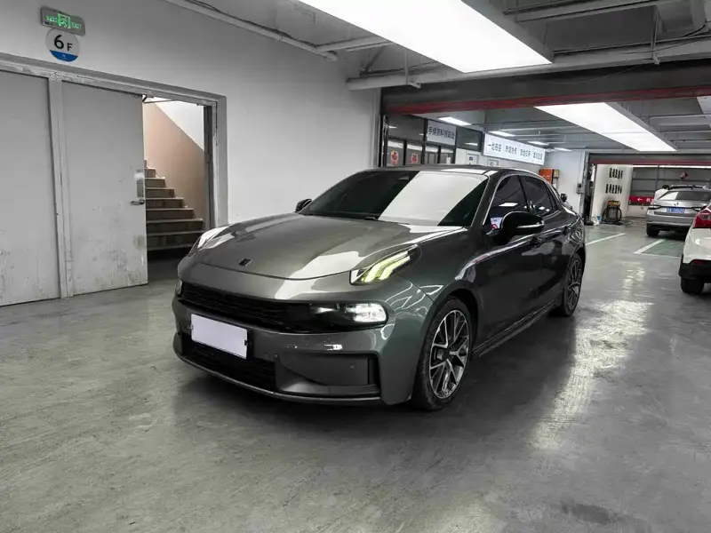 Lynk & Co 03