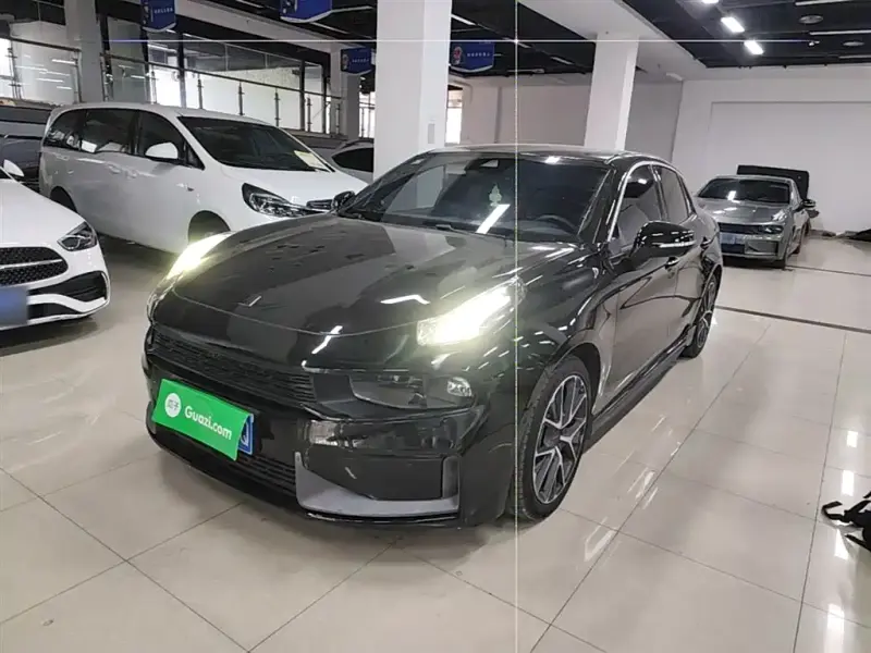 Lynk & Co 03