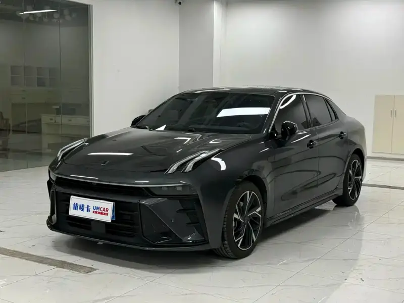 Lynk & Co 03