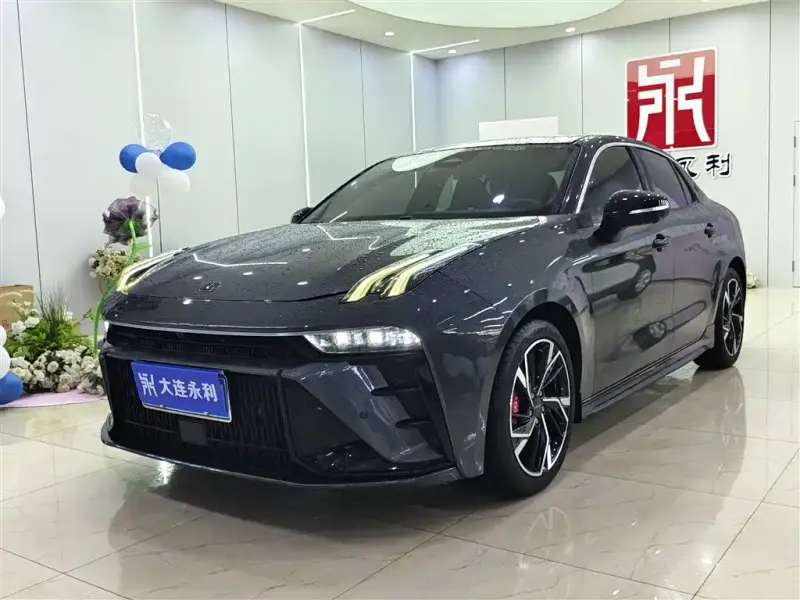 Lynk & Co 03