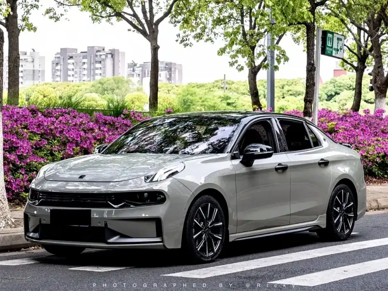 Lynk & Co 03