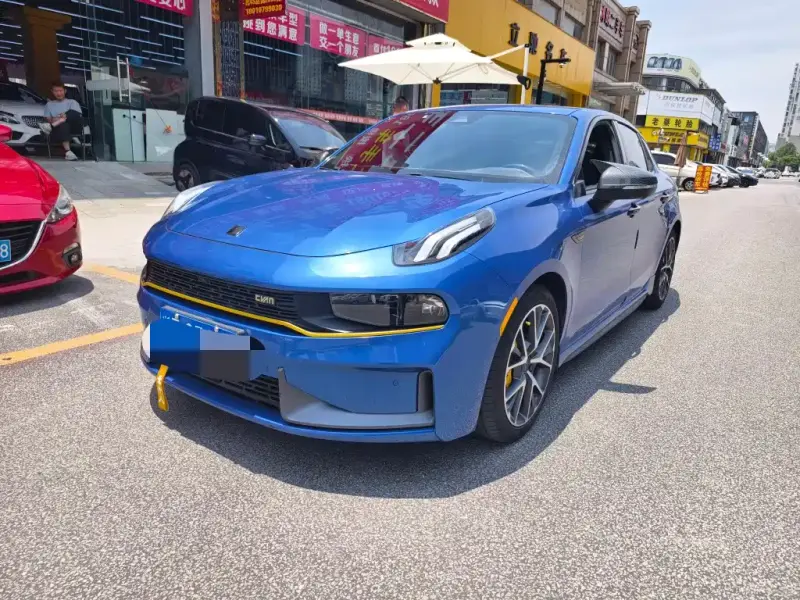 Lynk & Co 03