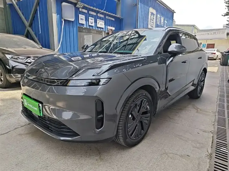 Lynk & Co 08 EM-P