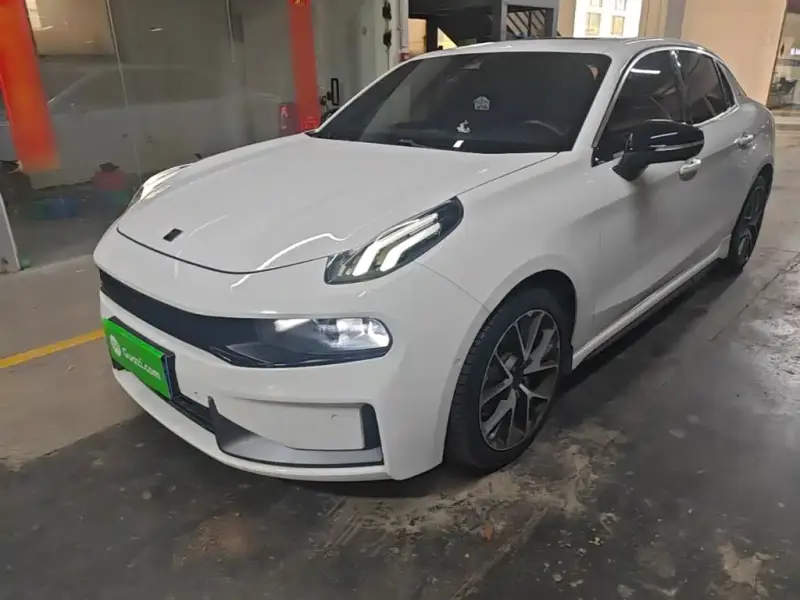 Lynk & Co 03