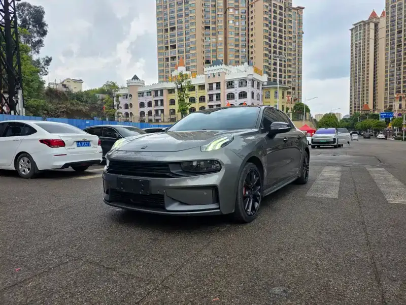 Lynk & Co 03