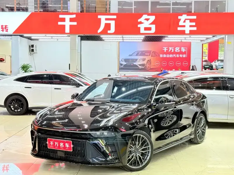 Lynk & Co 03
