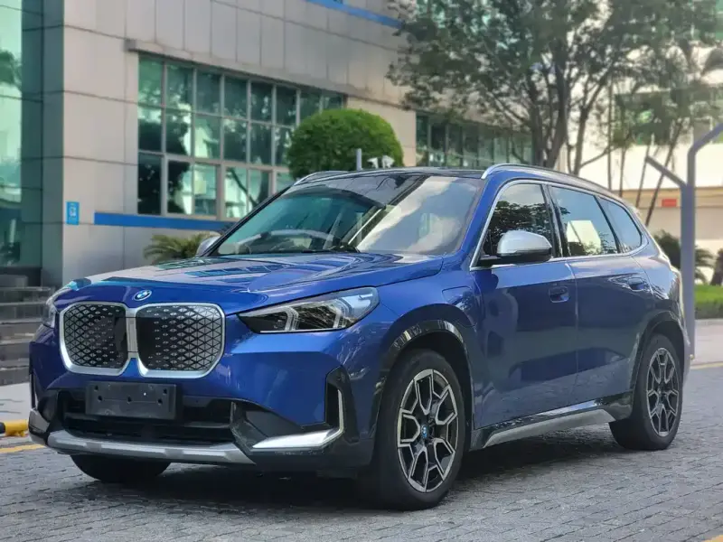 BMW iX1