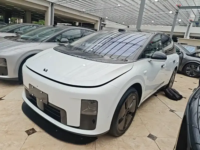Li Auto i8